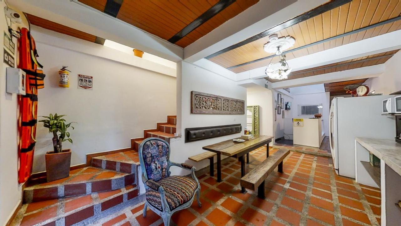 Casa Los Naranjos Hostal Медельин Экстерьер фото