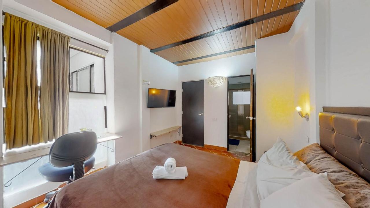 Casa Los Naranjos Hostal Медельин Экстерьер фото