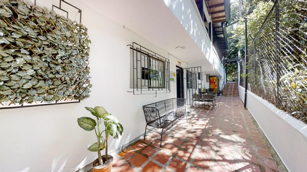 Casa Los Naranjos Hostal Медельин Экстерьер фото