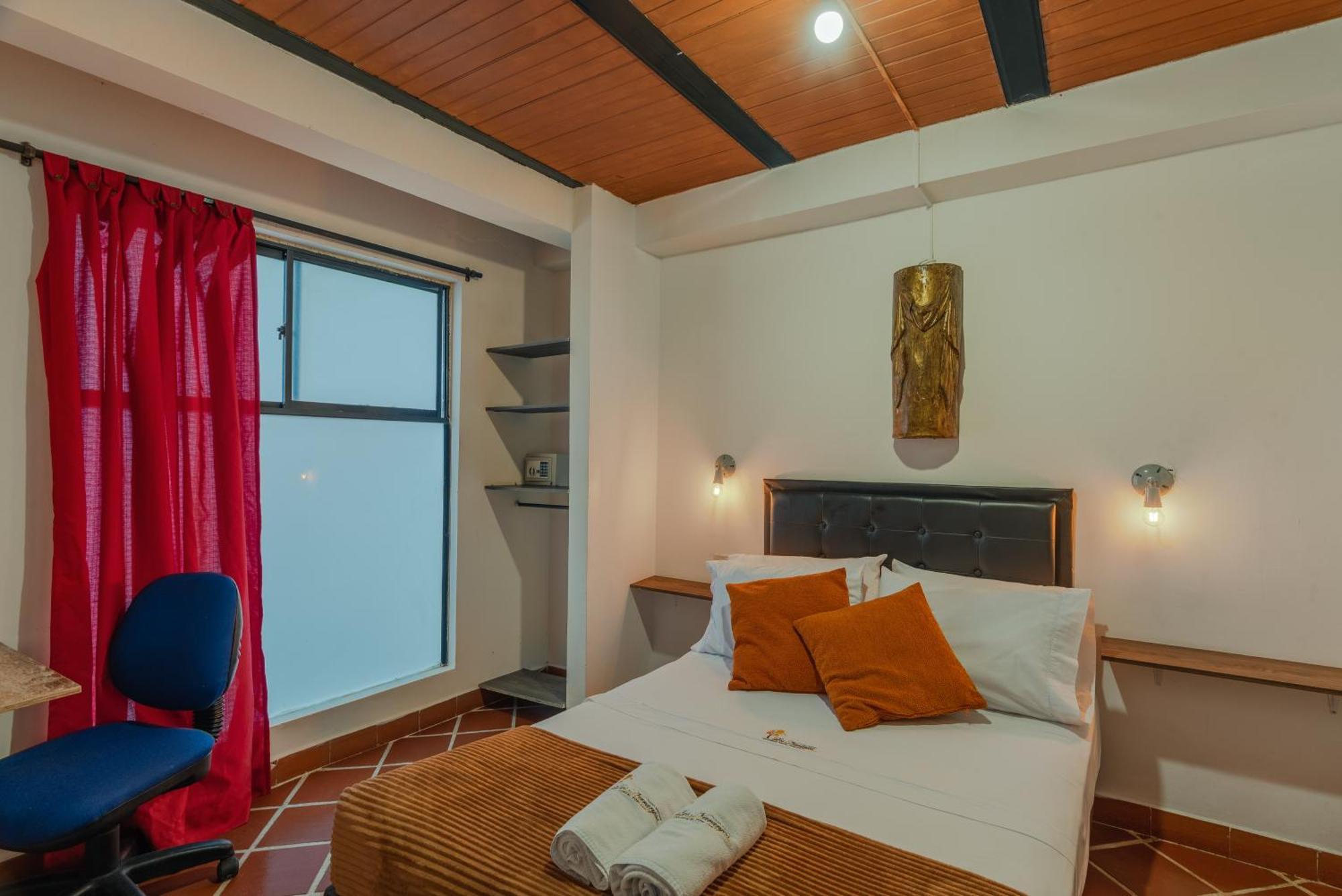 Casa Los Naranjos Hostal Медельин Экстерьер фото