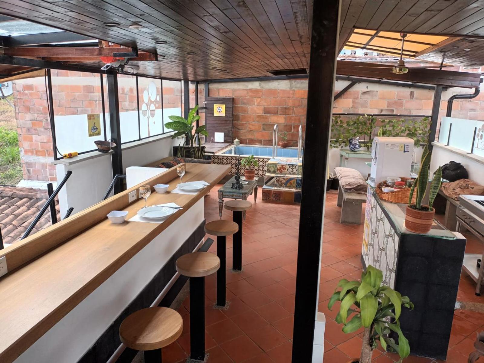 Casa Los Naranjos Hostal Медельин Экстерьер фото